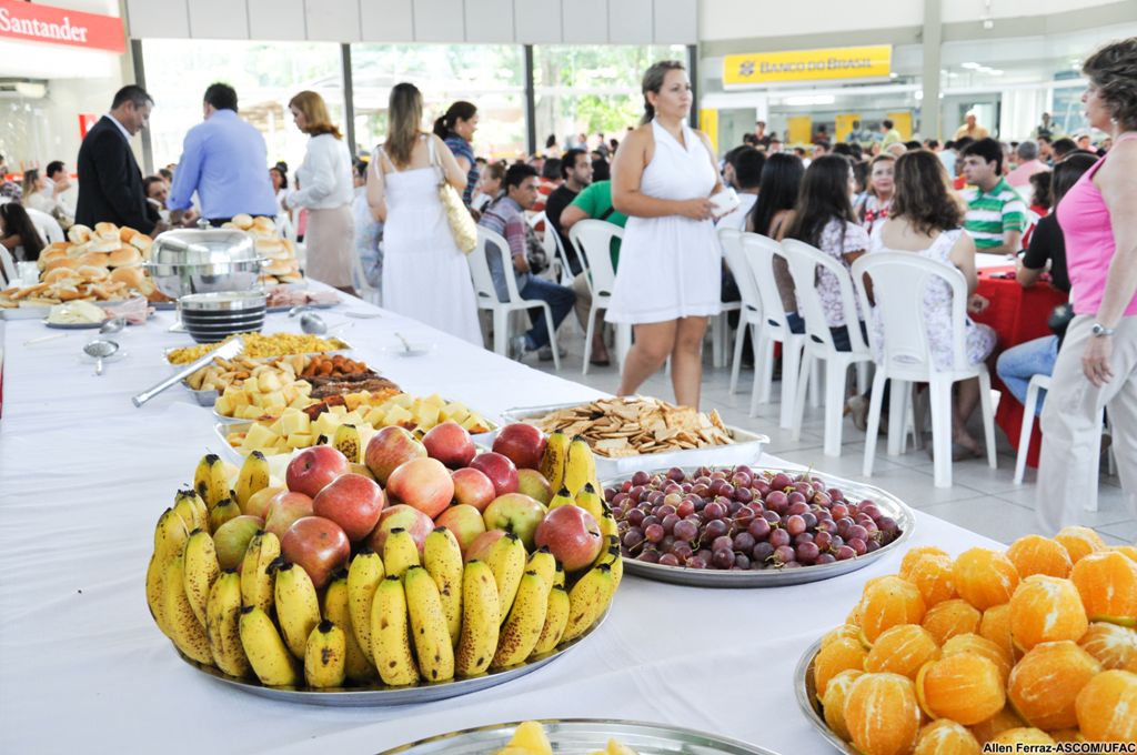 Ufac oferece café da manhã para técnicos administrativos e professores