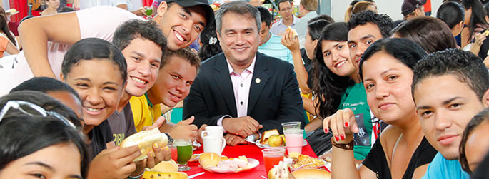 Ufac promove café da manhã para estudantes