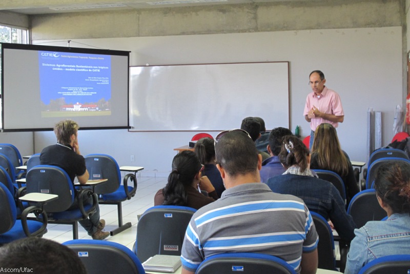 Ufac realiza palestra sobre Sistemas Agroflorestais Sustentáveis