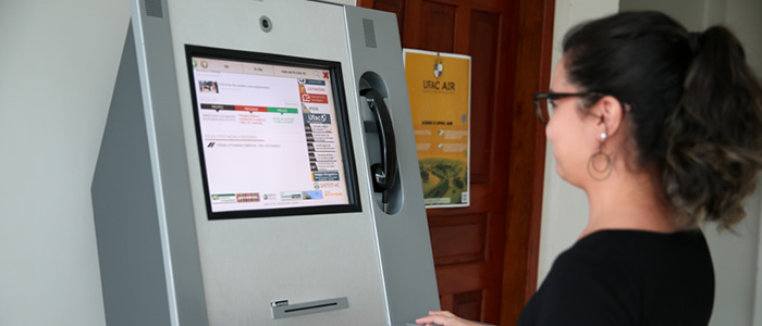 Ufac realiza testes com totens de autoatendimento