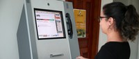 Ufac realiza testes com totens de autoatendimento