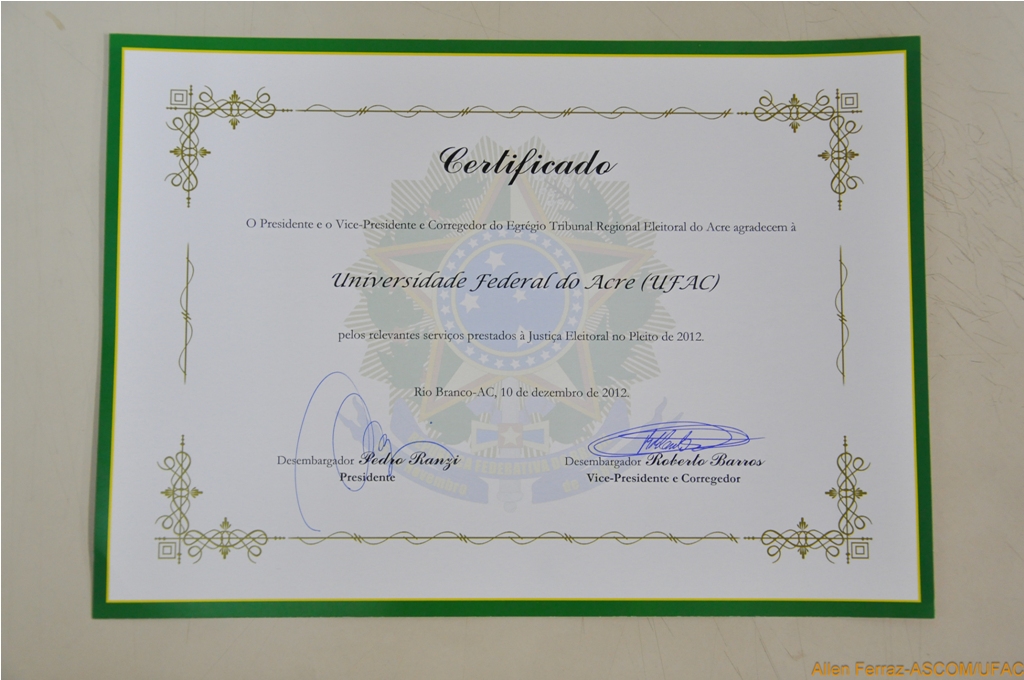 Ufac recebe certificado de reconhecimento por contribuir com a Justiça Eleitoral nas eleições 2012