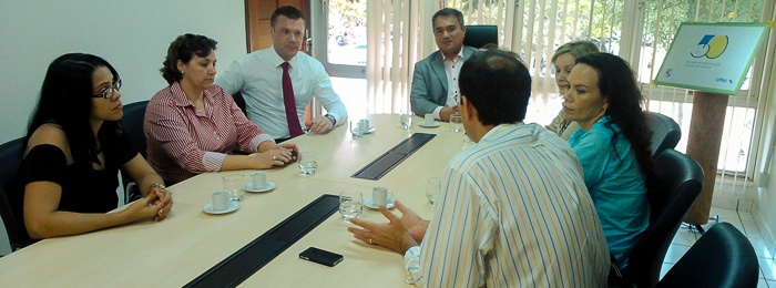 Ufac recebe visita de representante do consulado britânico 