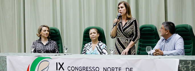 Vice-reitora participa de congressos sobre ginecologia e obstetrícia