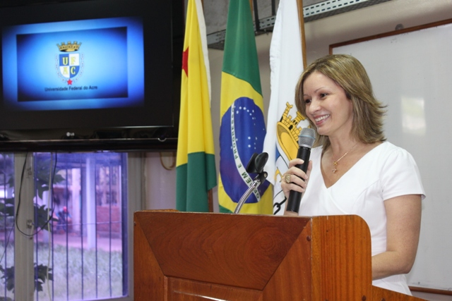 Vice-reitora pro tempore tomou posse nesta quarta-feira